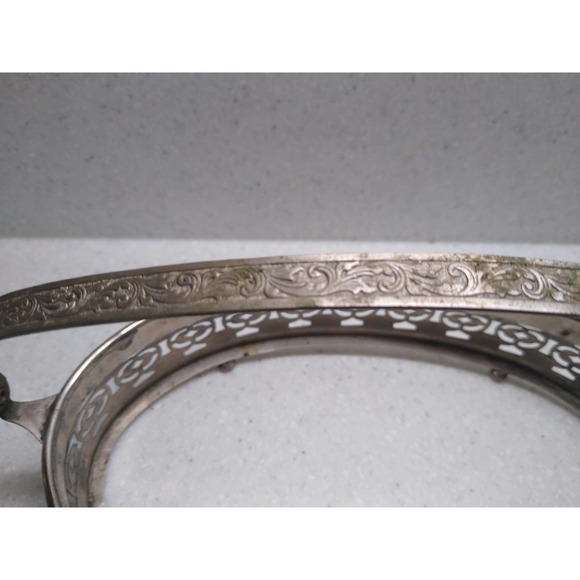 Vintage green depression glass divided relish tray with metal holder - Picture 9 of 9